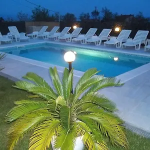 apartments-ljubas.primorje-gorskikotar.com/